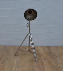 METAL TRIPOD ADJUSTABLE HEIGHT FLOOR LAMP