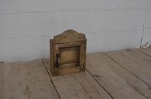 WOODEN KEY HOLDER