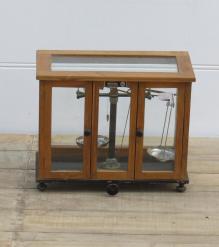 Box with Weight Measure