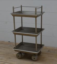 IRON TRAY WITH STAND 