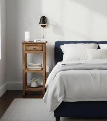 SOLID WOOD END TABLE / NIGHTSTAND