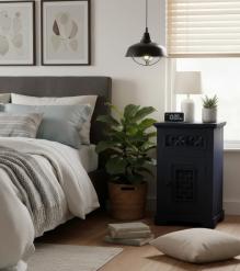 CARVED WOOD END TABLE / NIGHTSTAND