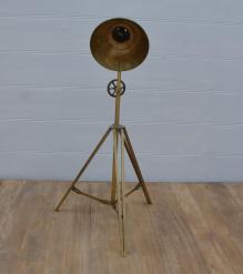 METAL TRIPOD ADJUSTABLE HEIGHT FLOOR LAMP