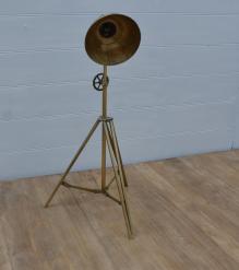 METAL TRIPOD ADJUSTABLE HEIGHT FLOOR LAMP