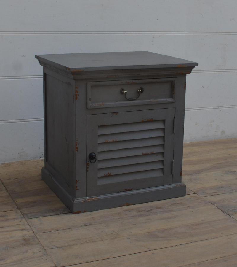 SOLID WOOD END TABLE / NIGHTSTAND W/ 1 DRAWER & 1 DOOR