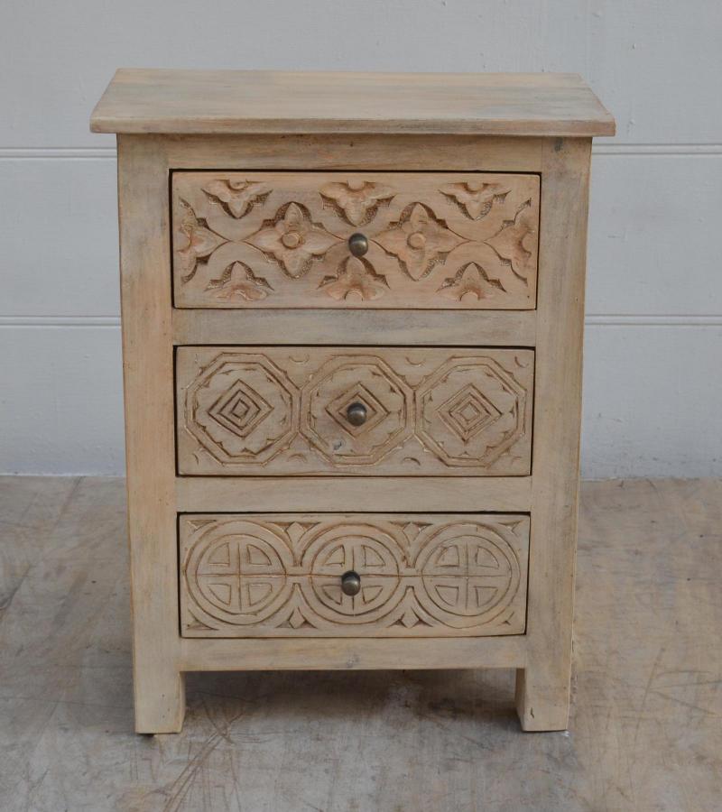 SOLID HAND CARVED WOOD NIGHTSTAND / END TABLE 3 DRAWERS