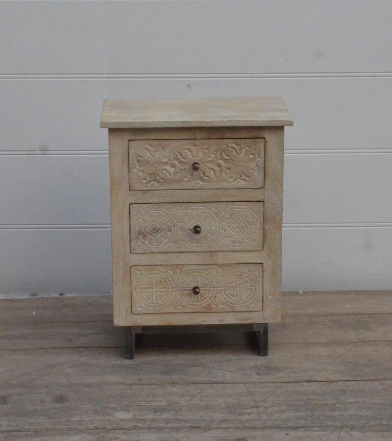 SOLID HAND CARVED WOOD 3 DRAWER NIGHTSTAND / END TABLE