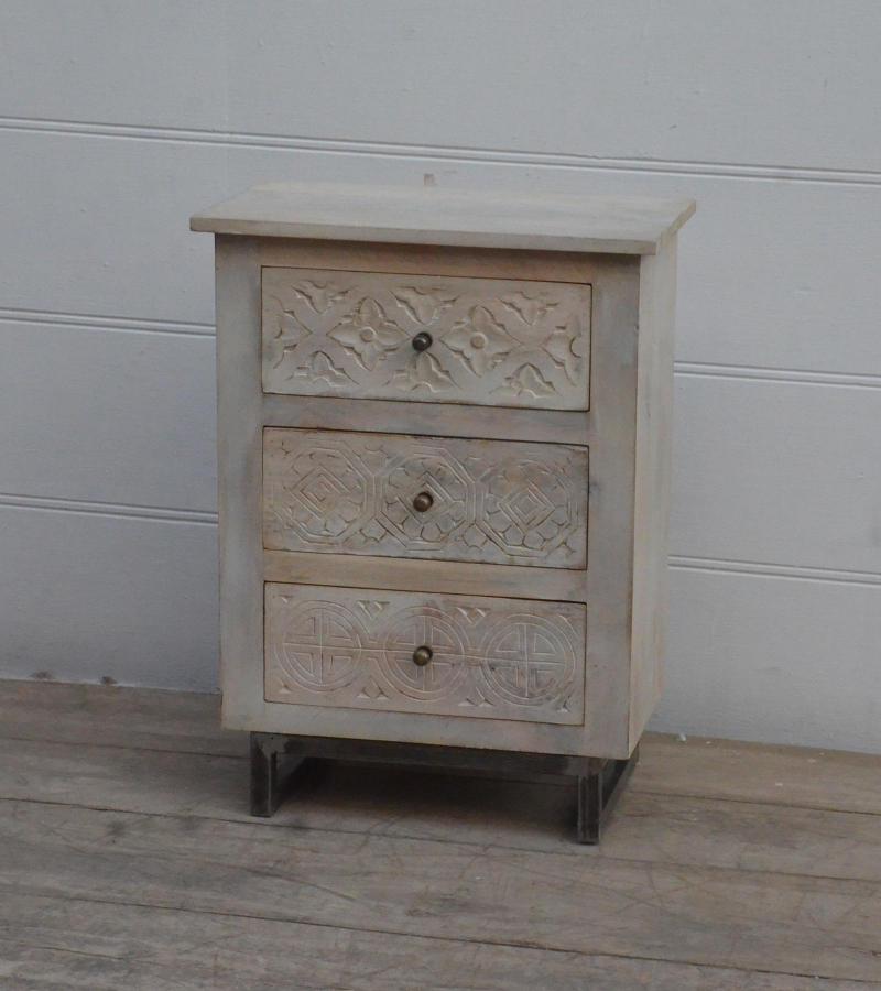 SOLID HAND CARVED WOOD 3 DRAWER NIGHTSTAND / END TABLE