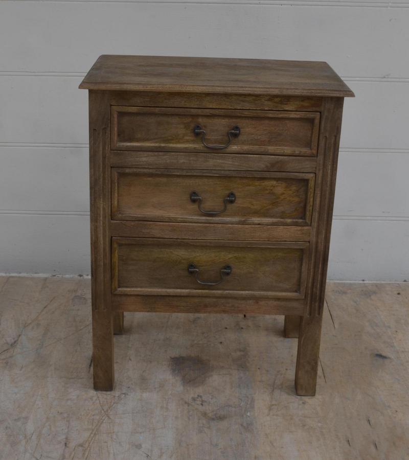 SOLID WOOD END TABLE / NIGHTSTAND 3 DRAWER