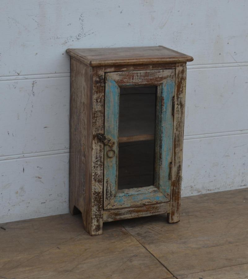 WOODEN SHOWCASE