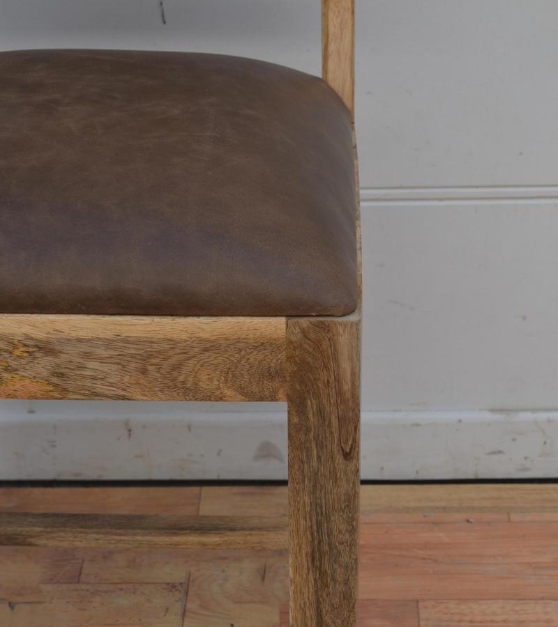 WOODEN CHAIR
