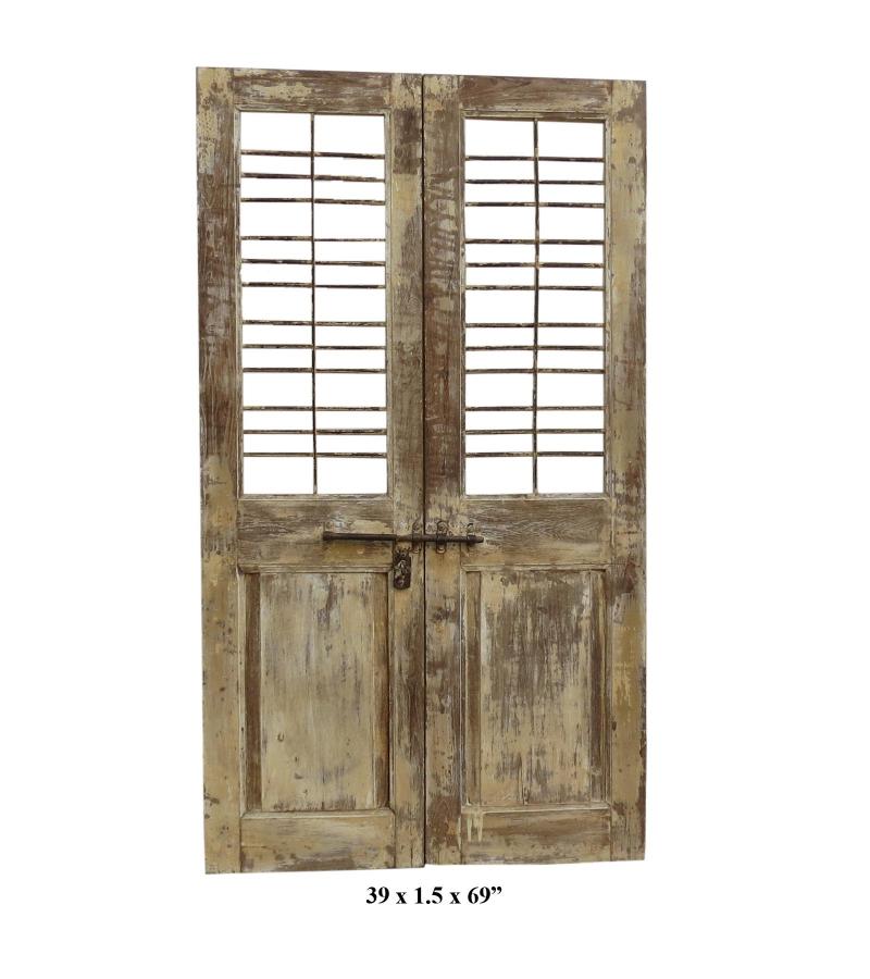 WOODEN DOOR