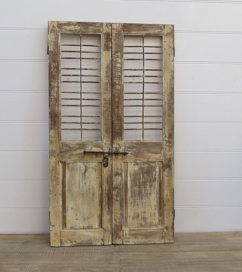 WOODEN DOOR