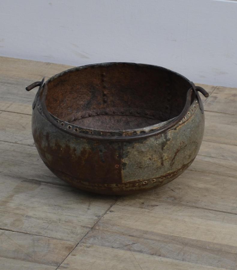 IRON POT