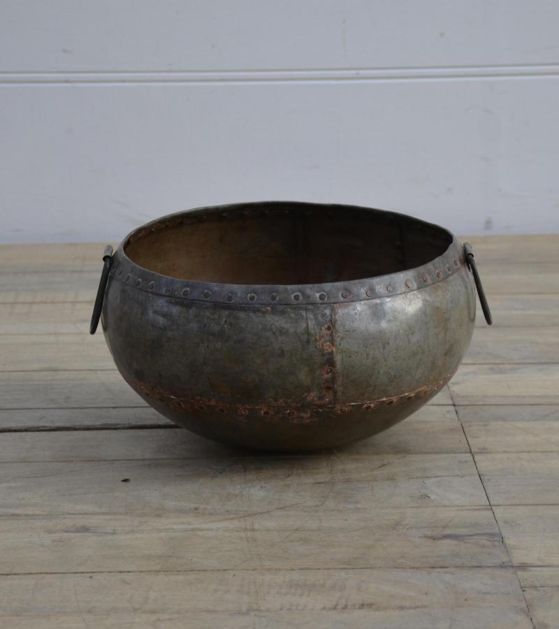 IRON POT
