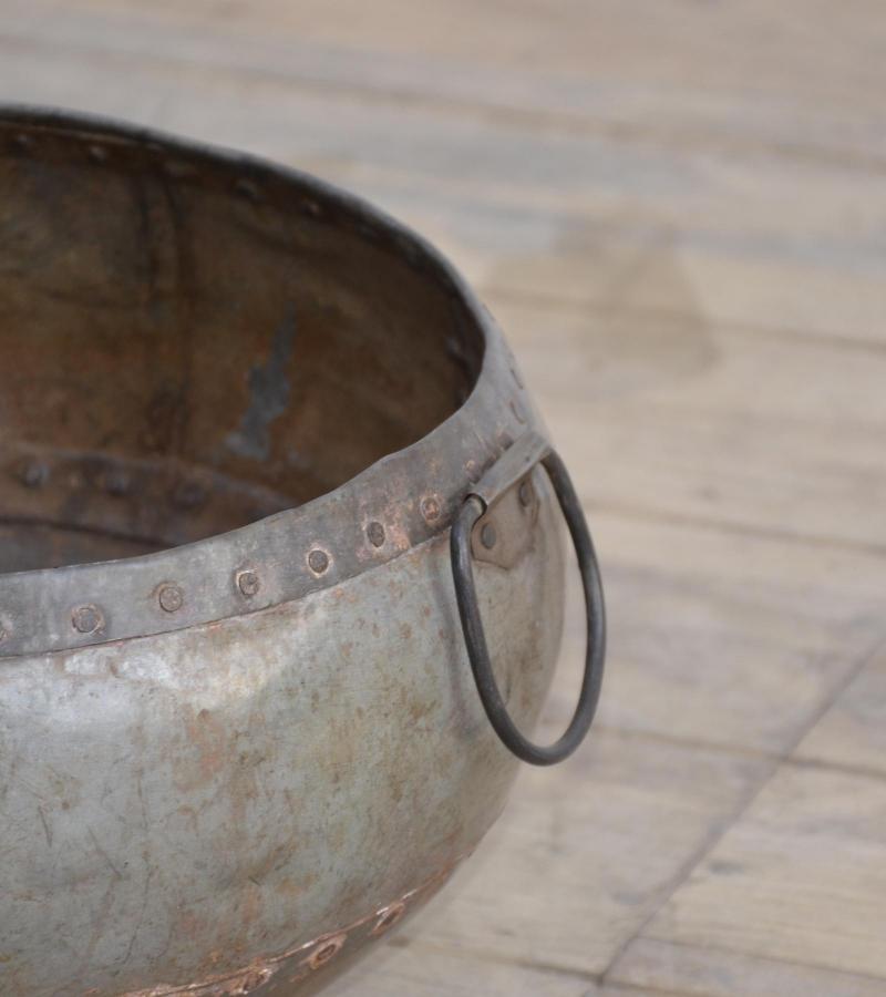 IRON POT