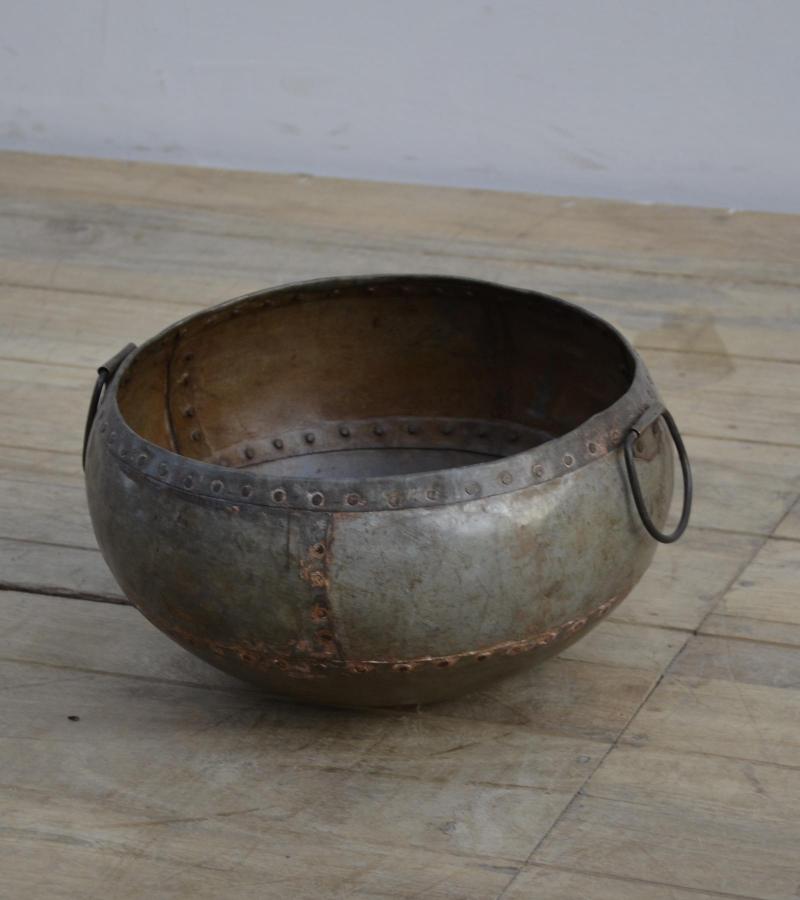 IRON POT