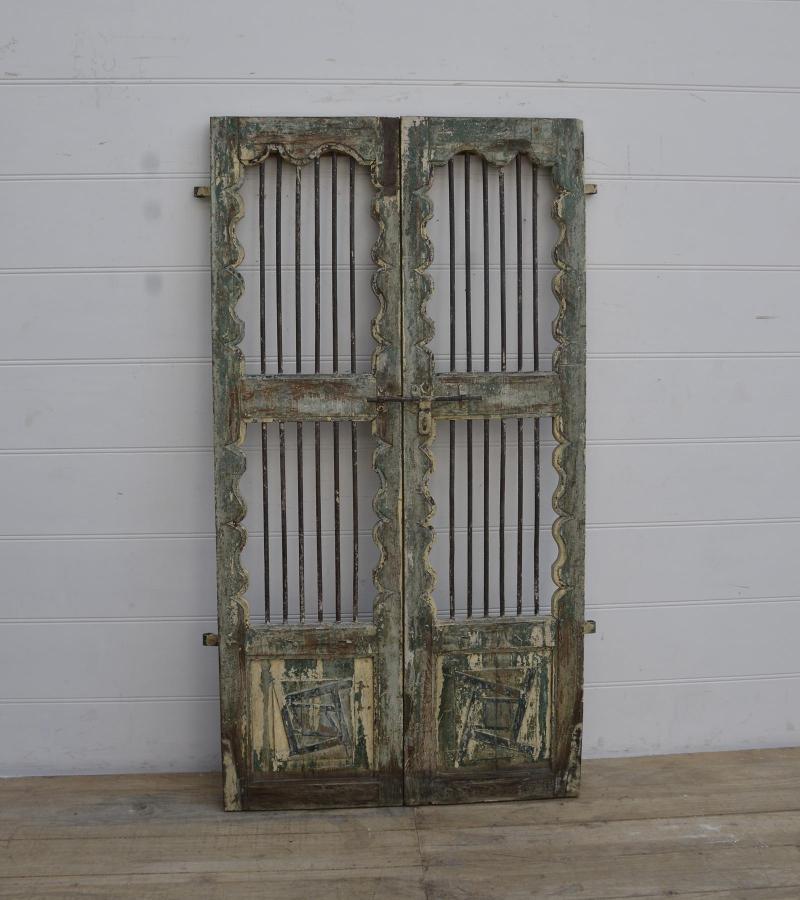 WOODEN DOOR
