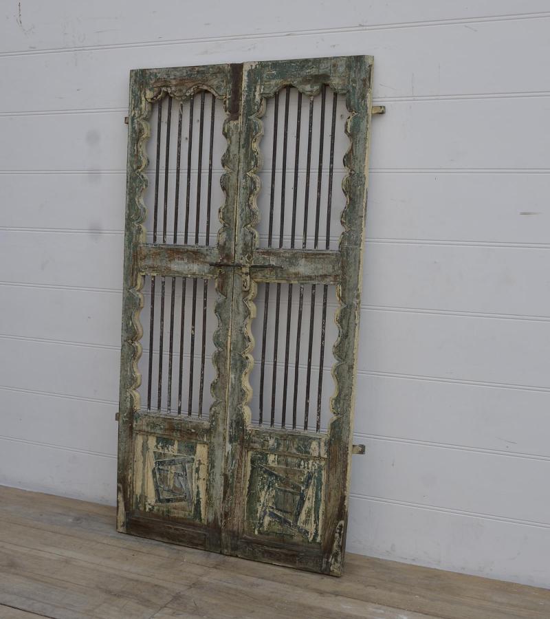 WOODEN DOOR