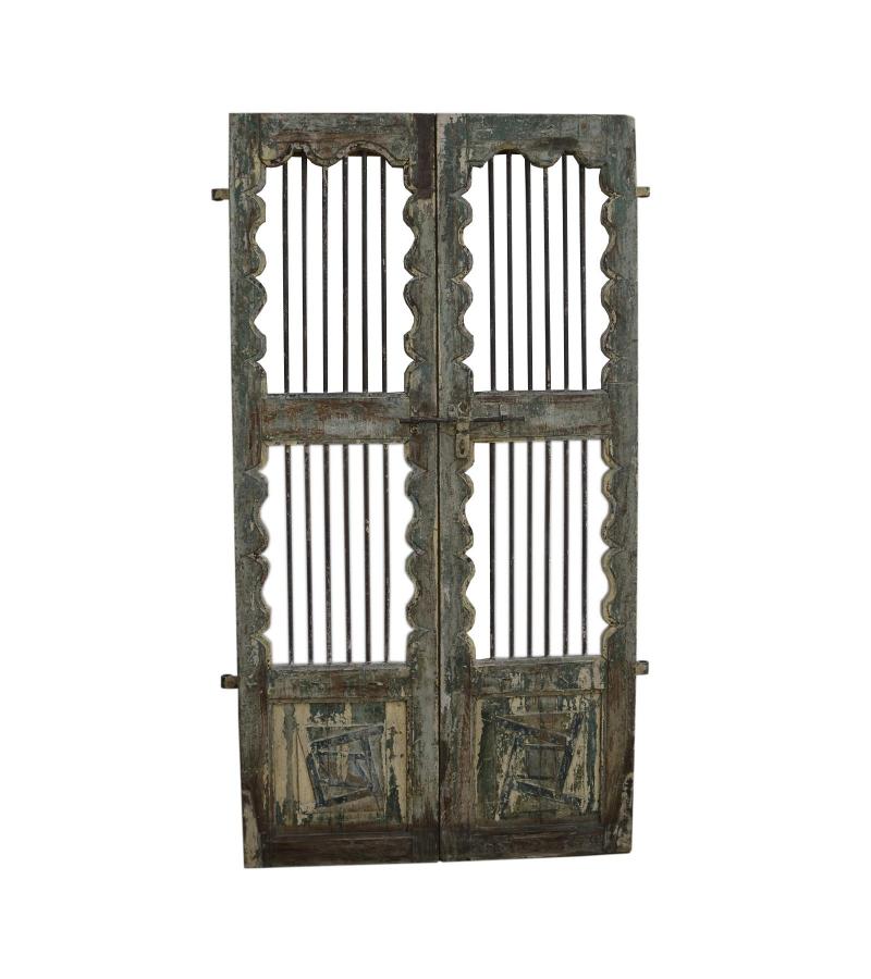 WOODEN DOOR