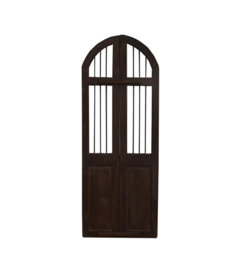 WOODEN DOOR