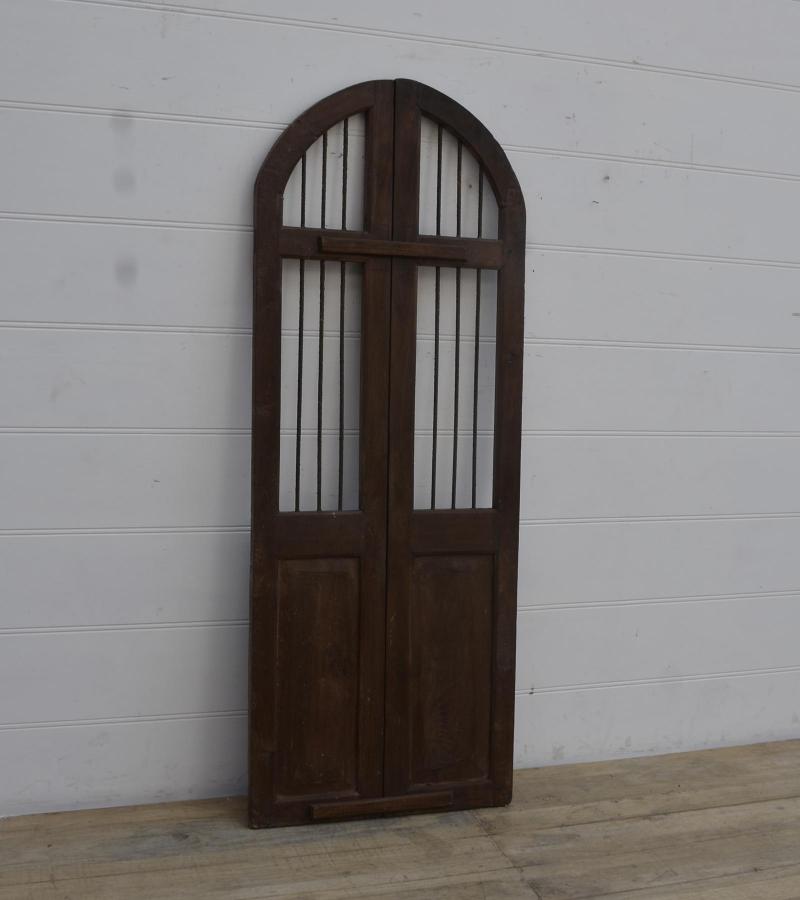 WOODEN DOOR