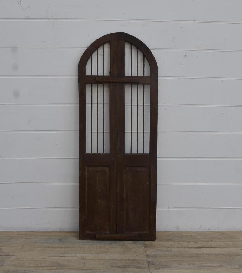 WOODEN DOOR