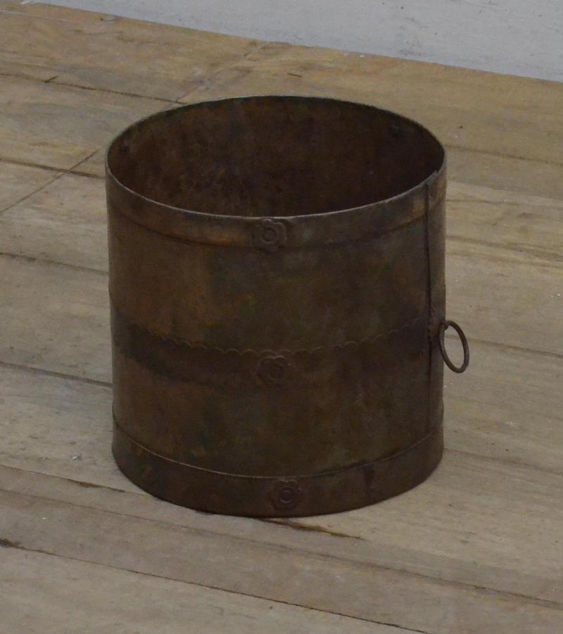 IRON POT