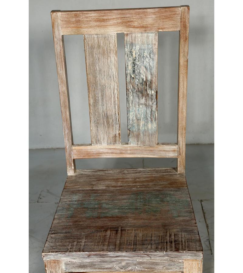 WOODEN CHAIR