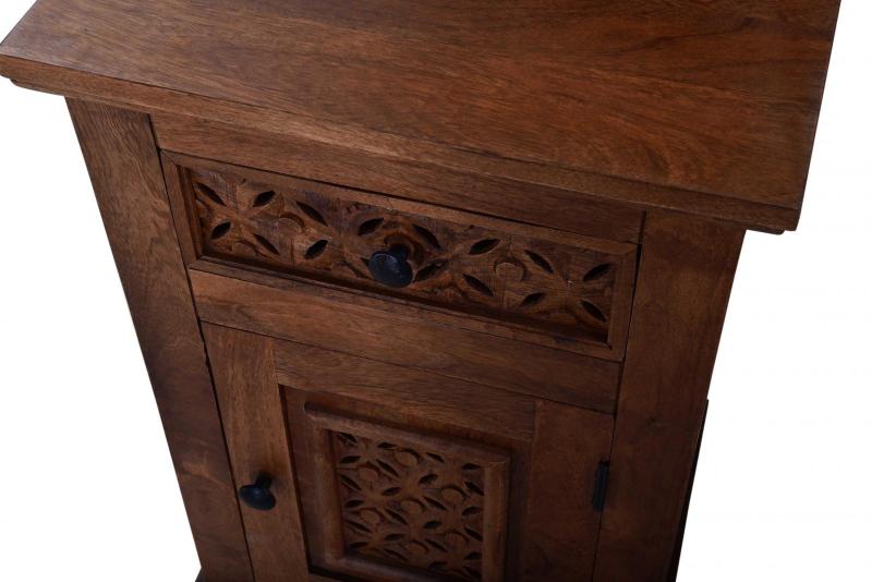CARVED WOOD END TABLE / NIGHTSTAND
