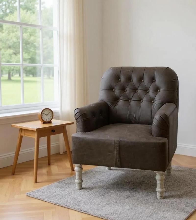 FULL HIDE LEATHER UPHOLSTERED CHAIR
