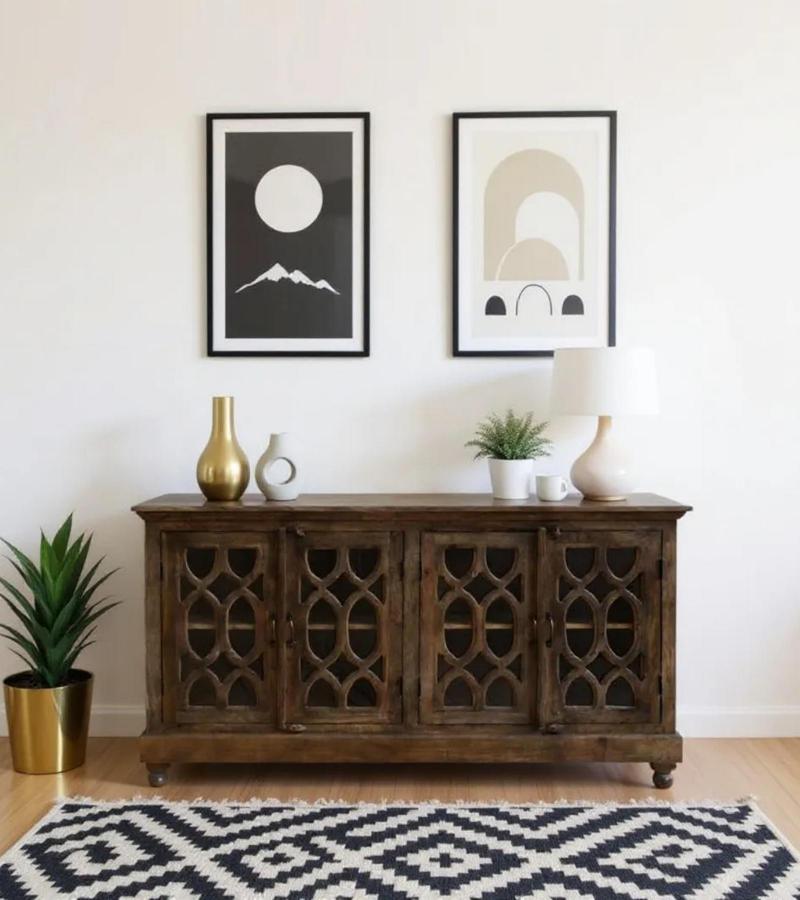 TRADITIONAL SOLID WOOD & GLASS SIDEBOARD