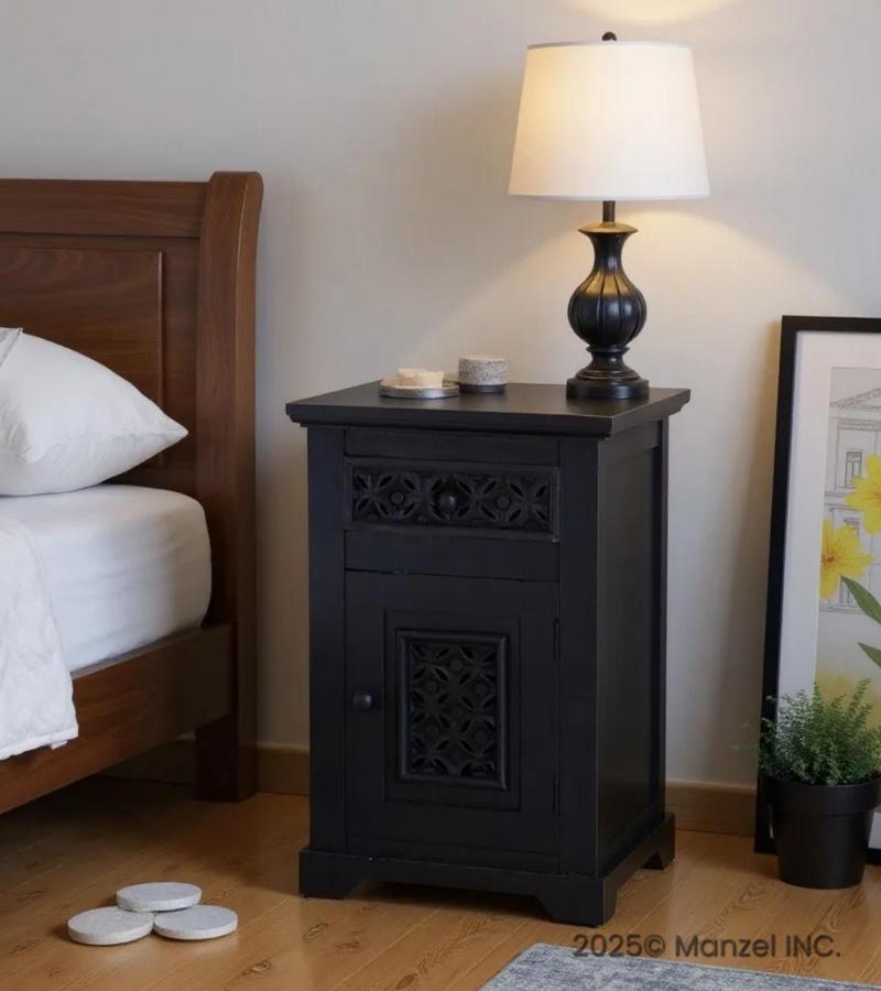 CARVED WOOD END TABLE / NIGHTSTAND