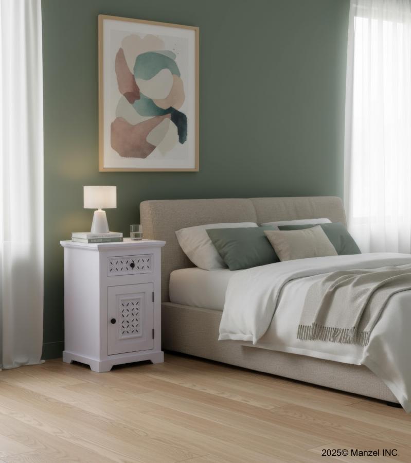 CARVED WOOD END TABLE / NIGHTSTAND