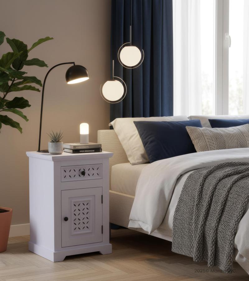 CARVED WOOD END TABLE / NIGHTSTAND