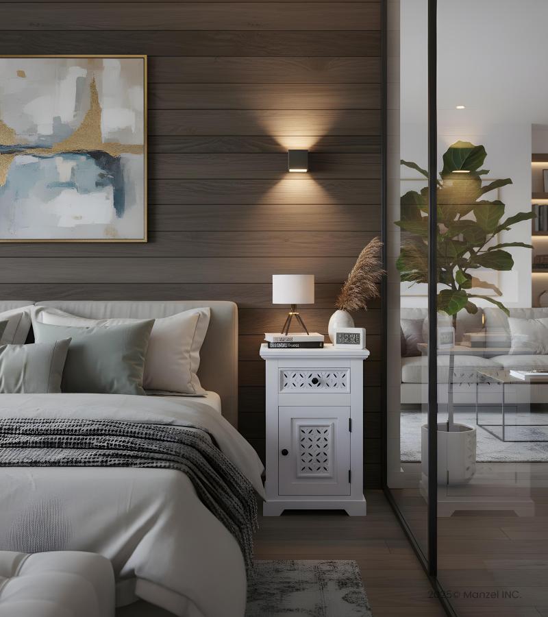 CARVED WOOD END TABLE / NIGHTSTAND