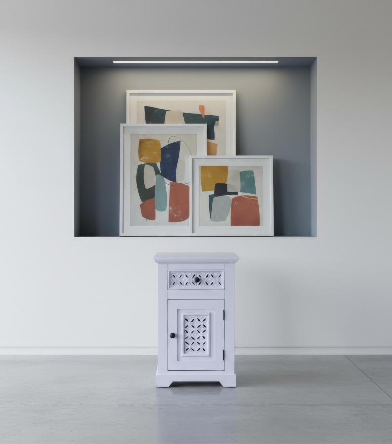 CARVED WOOD END TABLE / NIGHTSTAND