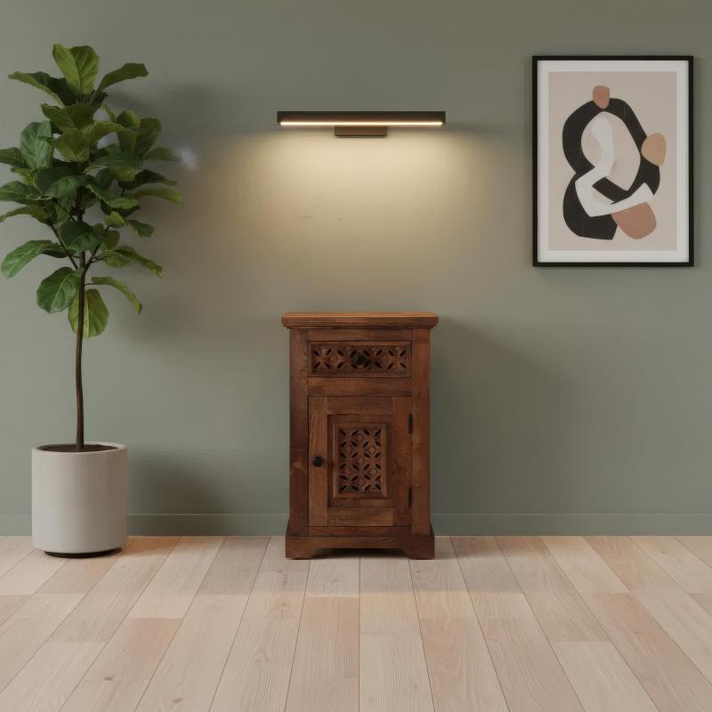CARVED WOOD END TABLE / NIGHTSTAND