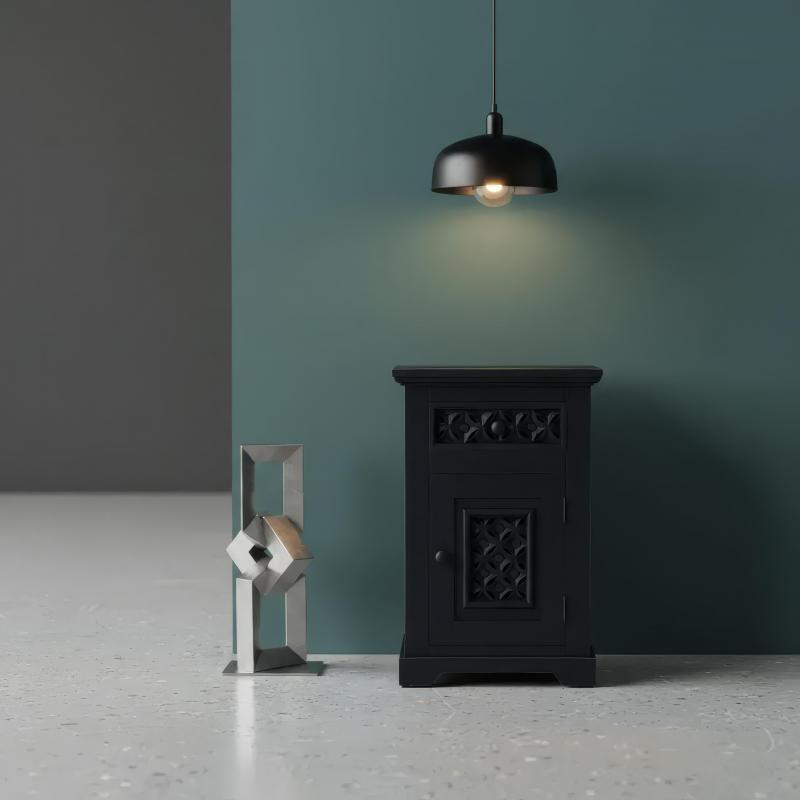 CARVED WOOD END TABLE / NIGHTSTAND
