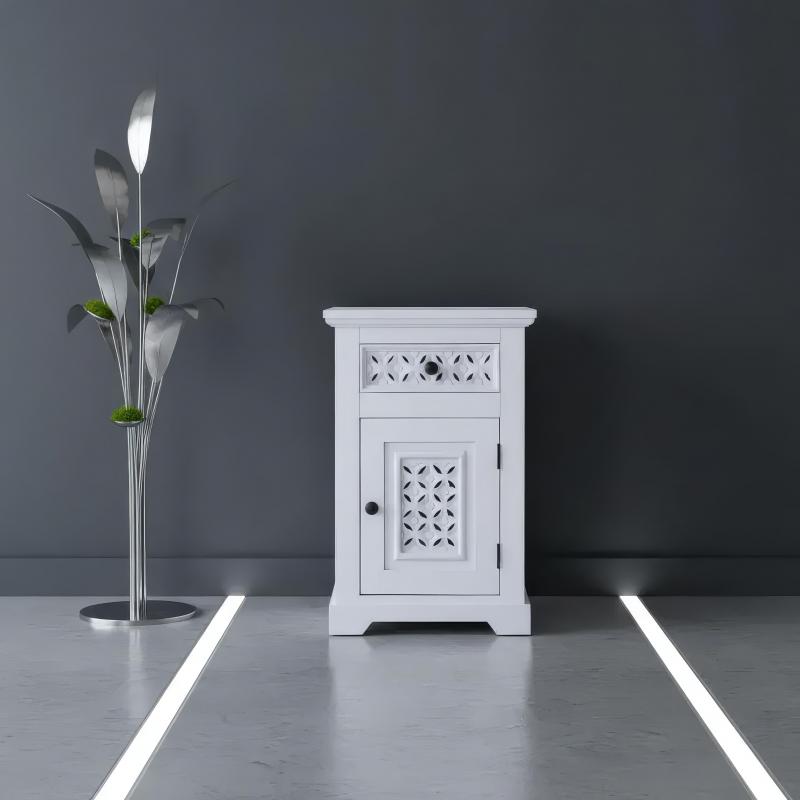 CARVED WOOD END TABLE / NIGHTSTAND