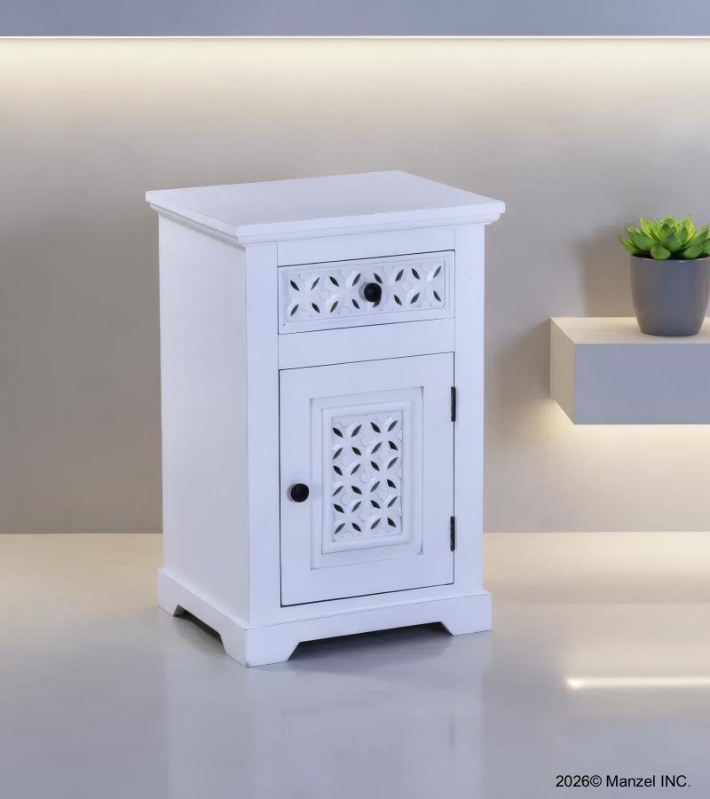 CARVED WOOD END TABLE / NIGHTSTAND