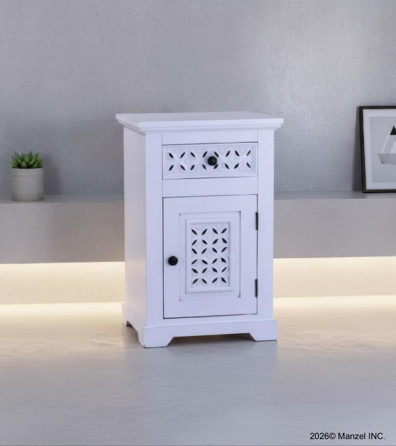 CARVED WOOD END TABLE / NIGHTSTAND