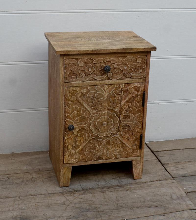 SOLID HAND CARVED WOOD NIGHTSTAND / END TABLE