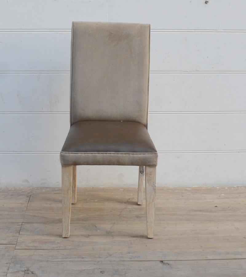 WOODEN CHAIR
