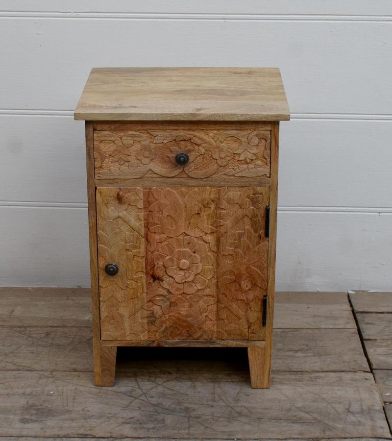 SOLID HAND CARVED WOOD NIGHTSTAND / END TABLE