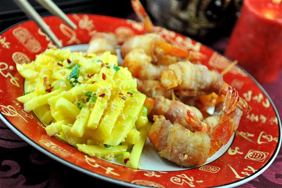 Shrimps Wrapped with Bacon (10 pcs) served with Mango Salad - Phoenix Pan Asian Cuisine 