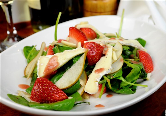 STRAWBERRY, BRIE & PEAR SALAD - Alleycatz