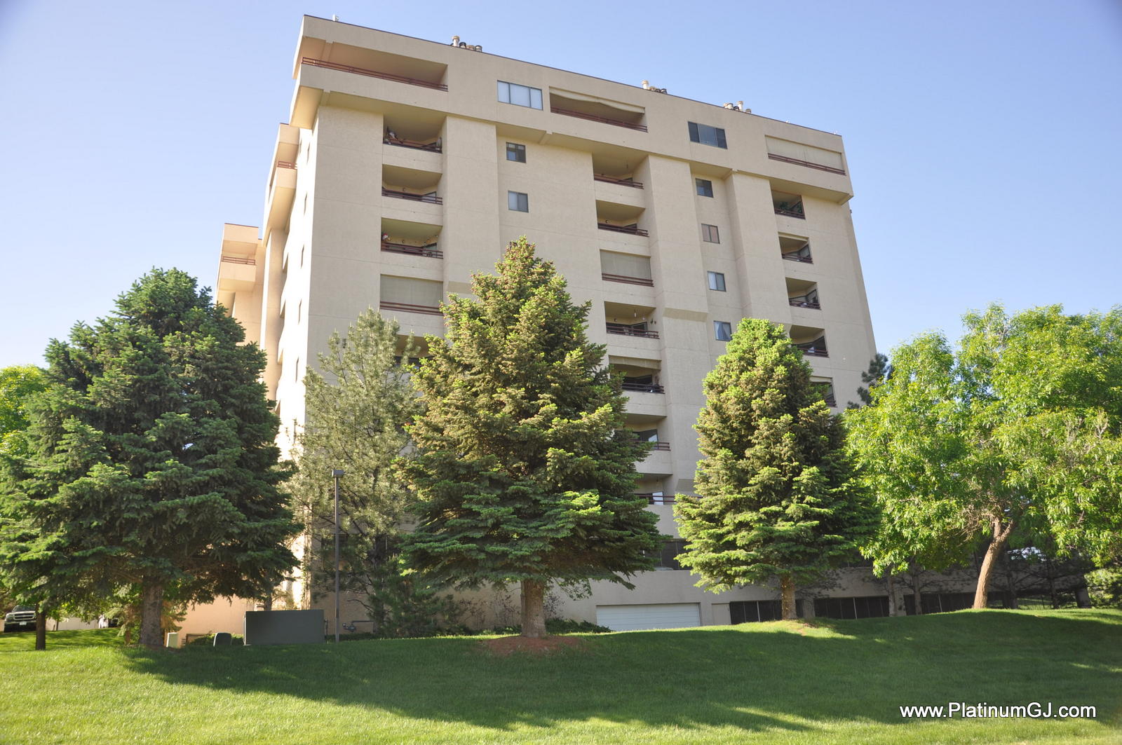 Lovely High End Condo in Horizon Towers