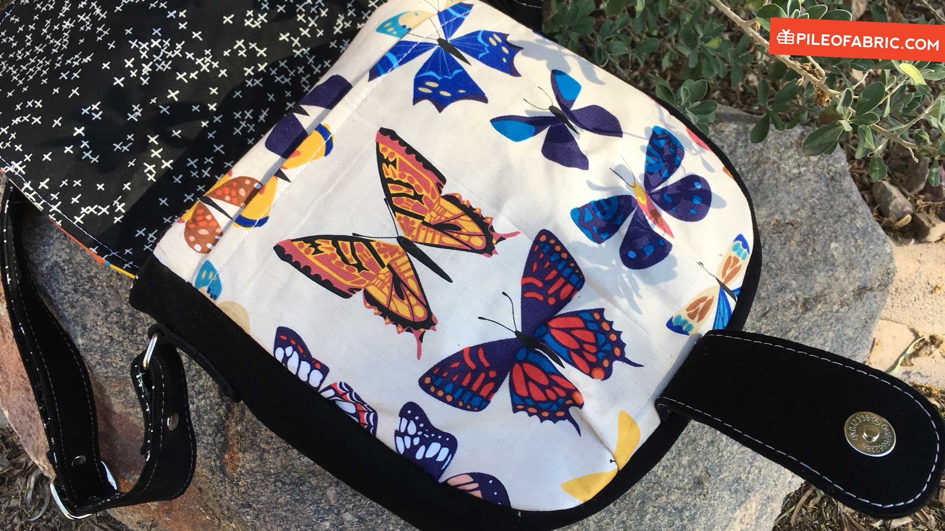 Sandra Saddle Bag // StepbyStep Bag Making Tutorial Pile O' Fabric