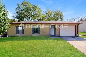 1318 Colony Dr Photo